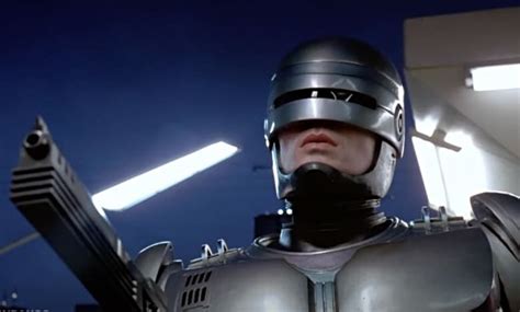 RoboCop - Elokuvan tulevaisuuden teknologia ja raa'an väkivallan symboliikka!